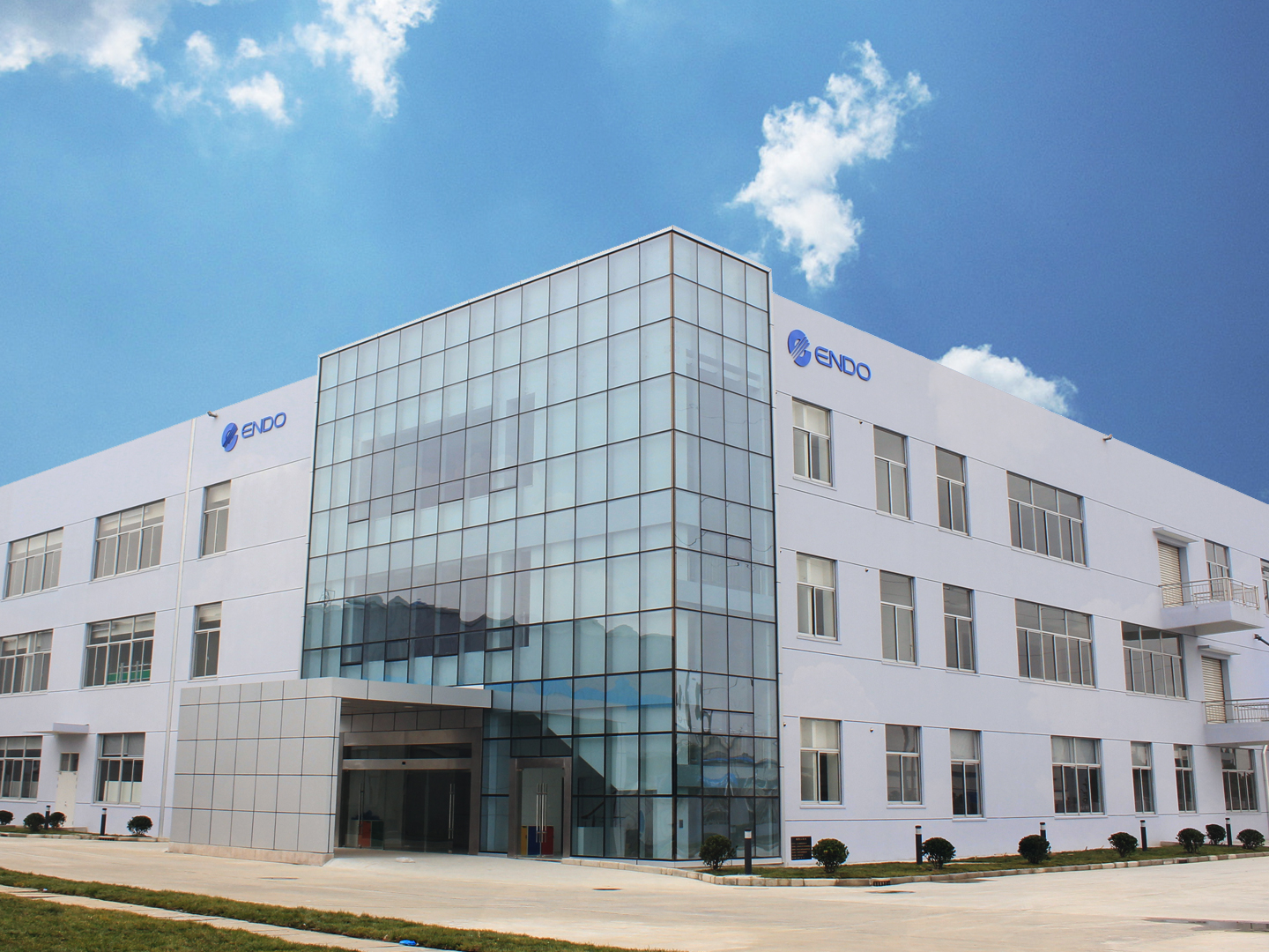 阿不來提·阿不都熱西提副主席，時(shí)任國家質(zhì)檢總局局長王勇、婁勤儉副部長與參賽選手合影留念